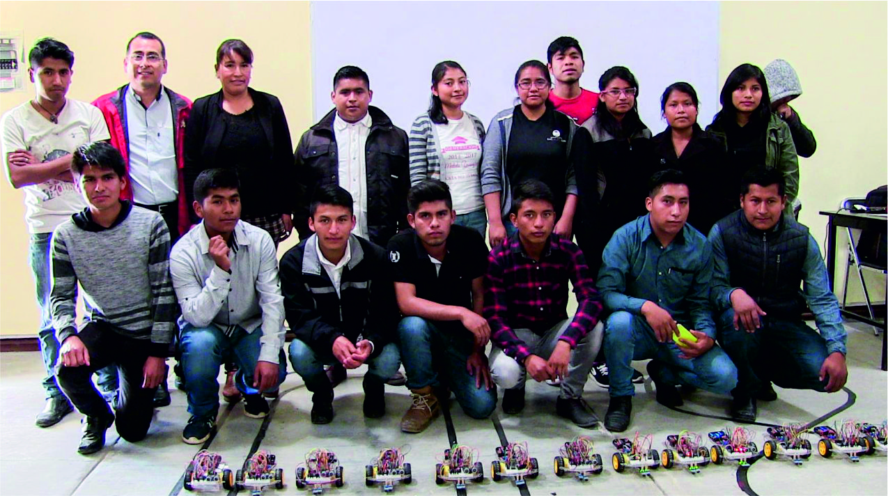 Estudiantes de TICs en laboratorio